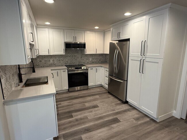Building Photo - Brand New Apartment in Mukilteo with Parti...
