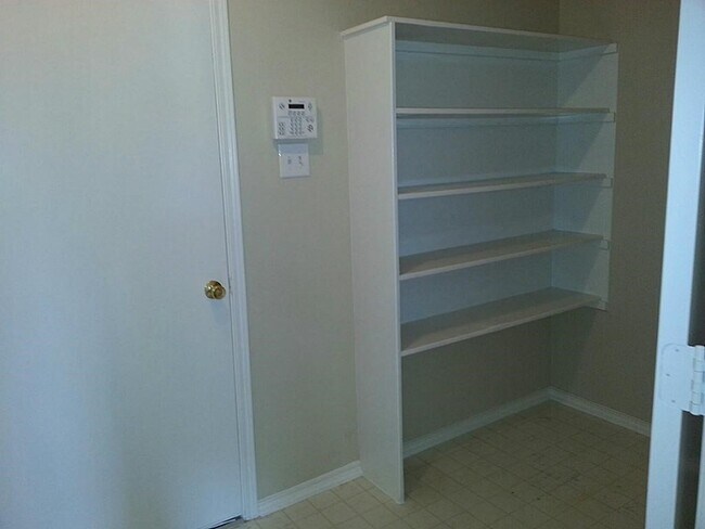 Building Photo - 6719 Lower Arrow Dr