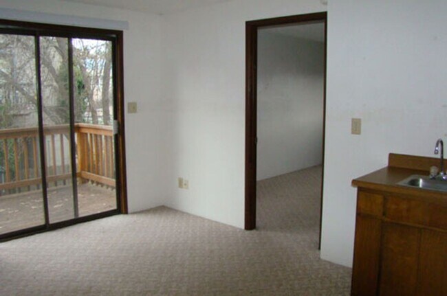 Building Photo - 497 Scenic Dr