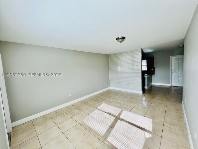 Building Photo - 7613 Venetian St