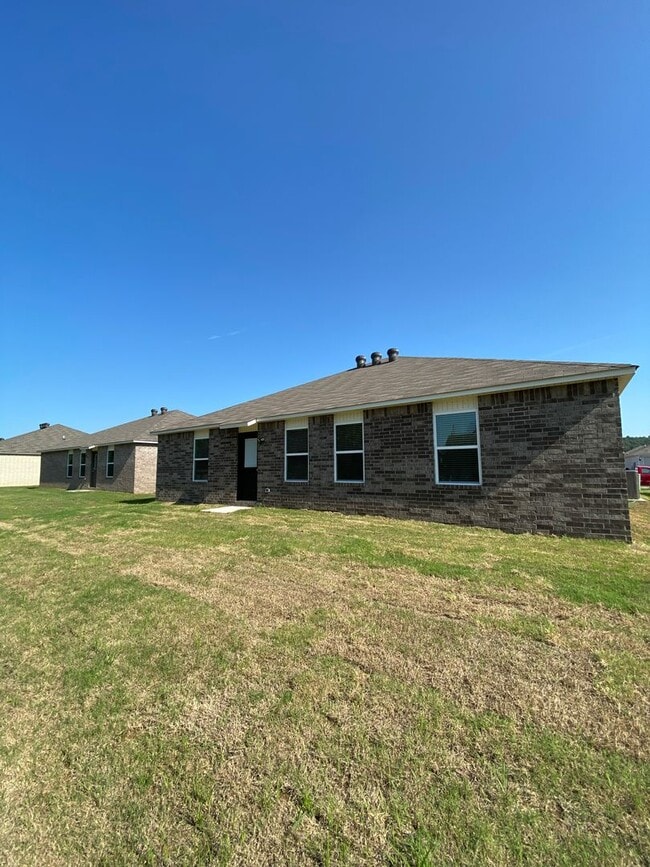 Building Photo - Move-In Ready – 4 Bedroom, 2 Bath Home in Conrad Court