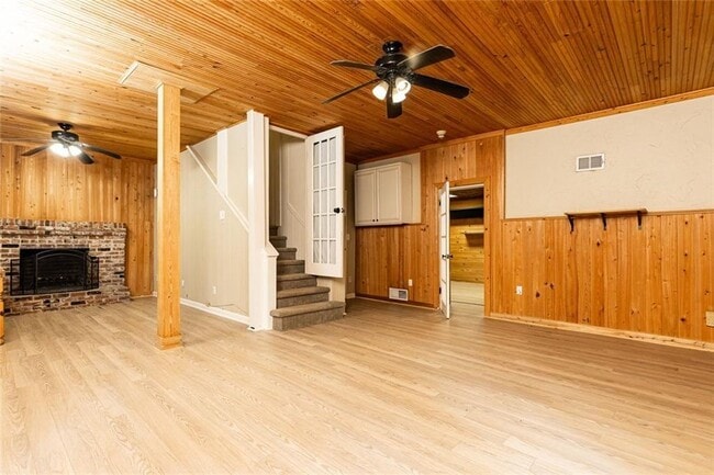Building Photo - 3943 Lake Forrest Dr NE