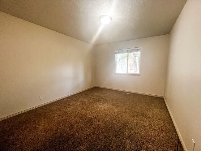 Building Photo - A Garden City Gem Near Parks, Dining & the Greenbelt