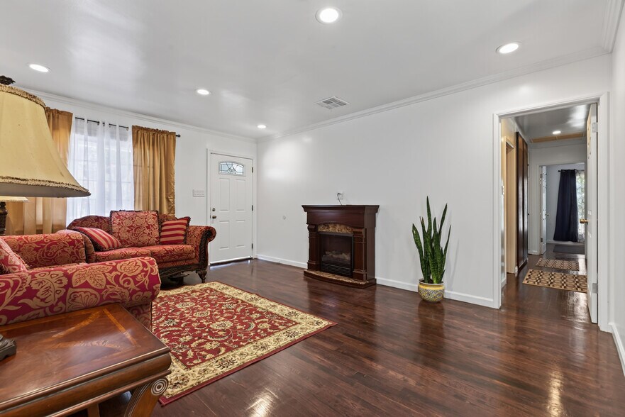 Building Photo - 14243 Community St