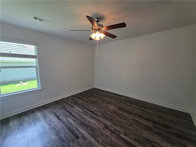 Building Photo - 637 Hidden Springs Dr