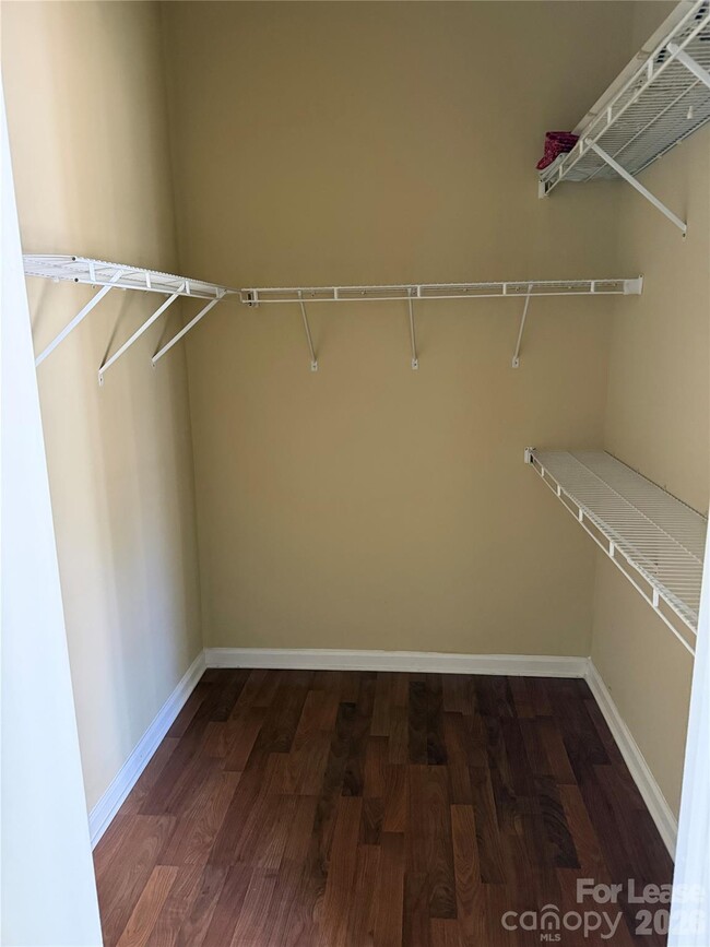 Building Photo - 8539 Albury Walk Ln