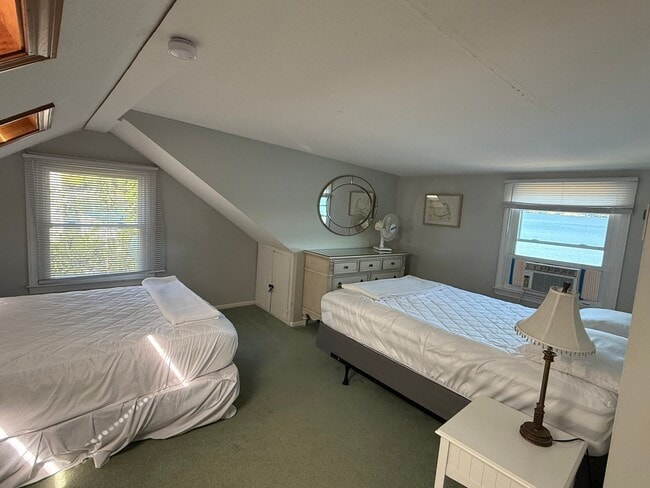 Building Photo - Gorgeous Lake View Winter Rental!