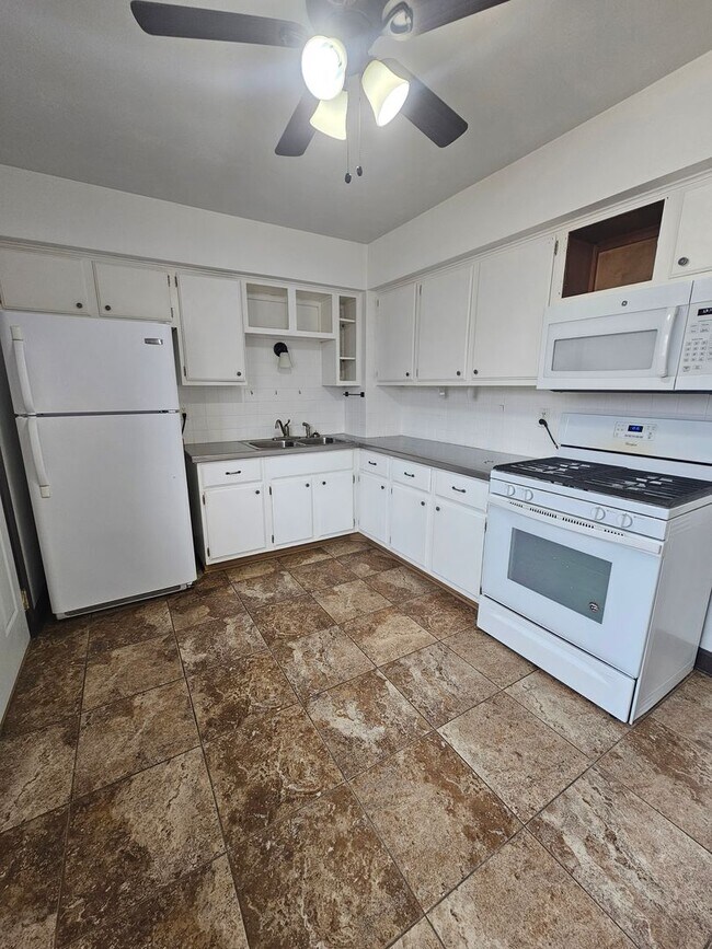 Building Photo - 3610 Central Ave