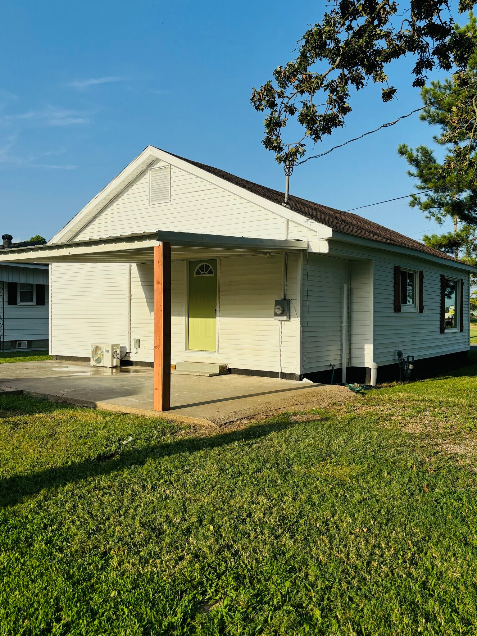 Covered carport - 718 S Pine St