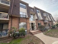 Building Photo - 409 Hidden Village Dr