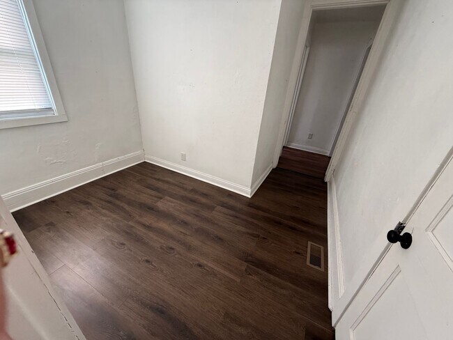 Building Photo - House for Rent