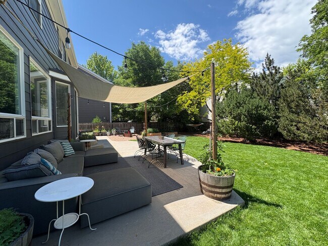 Building Photo - High-End 4 Bed 3.5 Bath Home Next to Arapa...