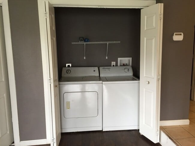 Building Photo - Pre Leasing for fall 2026! 5/3 in Medical District!