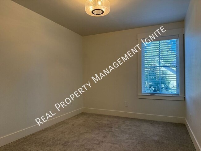 Building Photo - 2242 NW Reserve Camp Ct