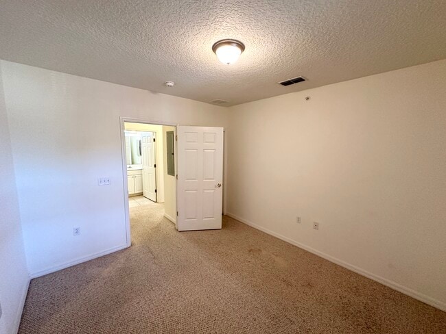 Building Photo - 900 Canopy Walk Ln