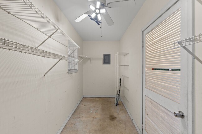 Building Photo - 3 bedrooms 2 bathroom