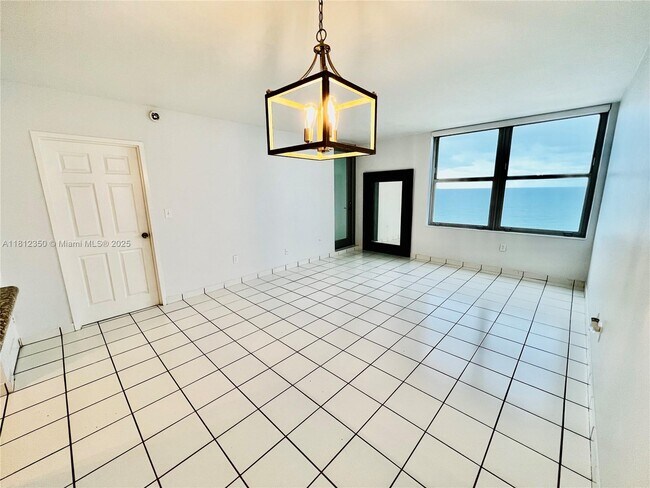 Building Photo - 2899 Collins Ave