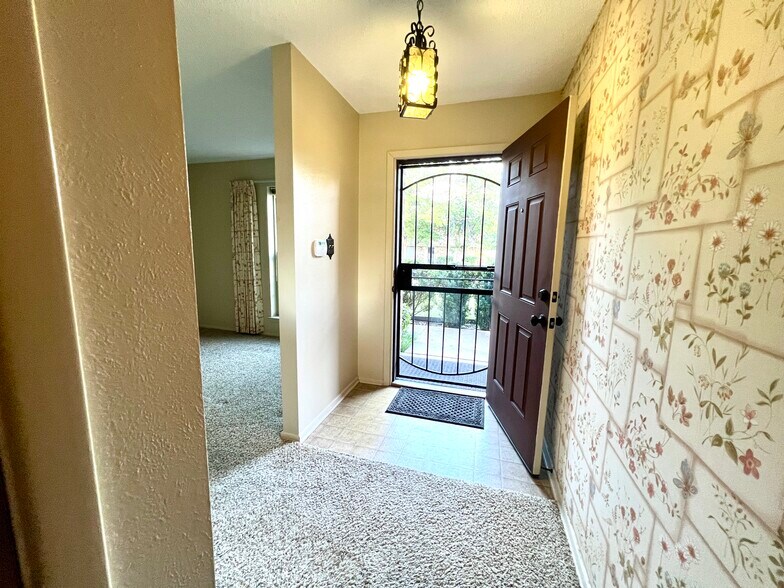 Building Photo - 5608 Lubbock Ave