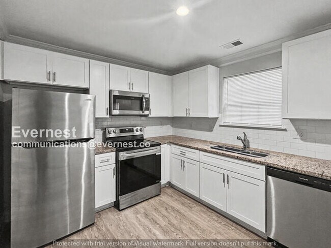 Building Photo - 3 Bed, 2.5 Bath Home with Attached Garage / Pet-Friendly / Available Now!