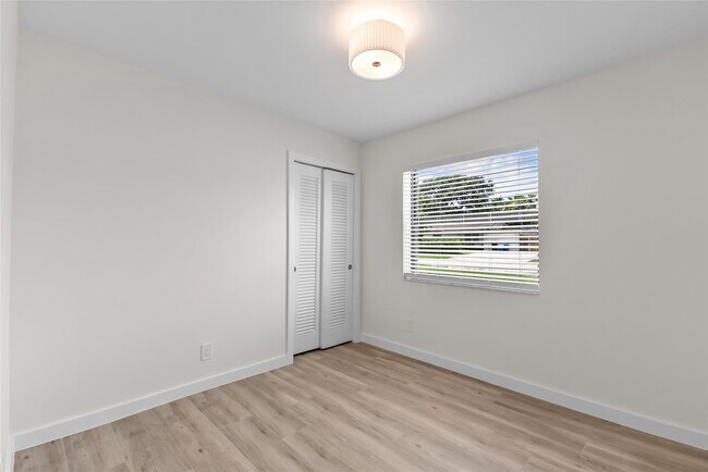 Building Photo - 908 Lighthouse Dr