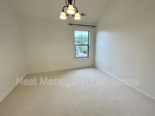 Building Photo - 3037 Eaglecrest Ln