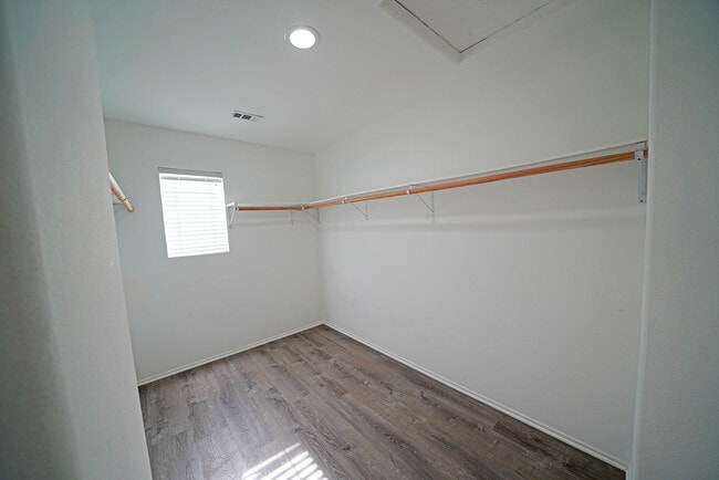 Building Photo - 27863 Knight St