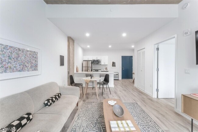 Building Photo - 10 Commerce Ct