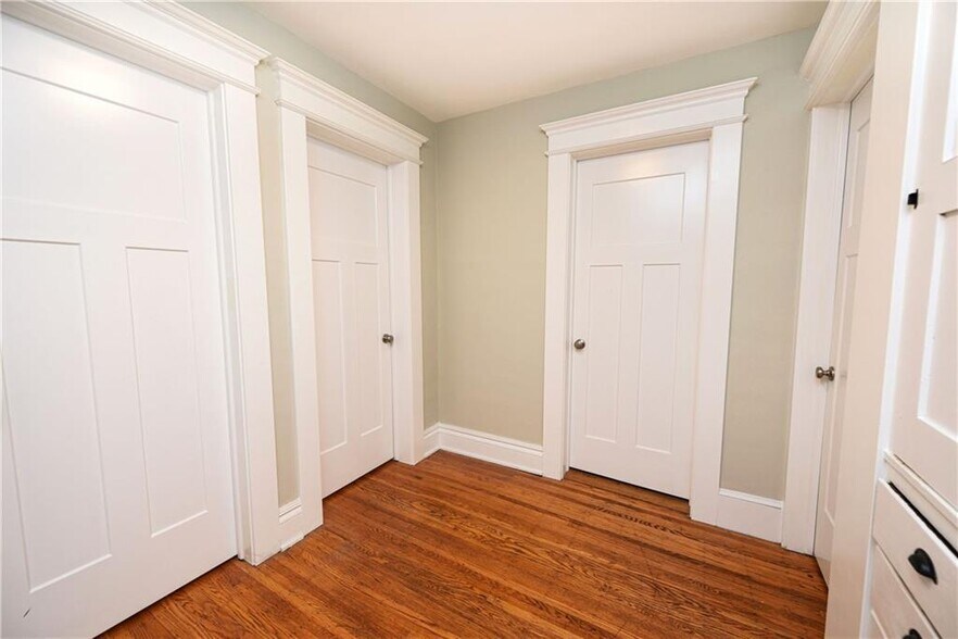 Building Photo - 152 Rosedale St