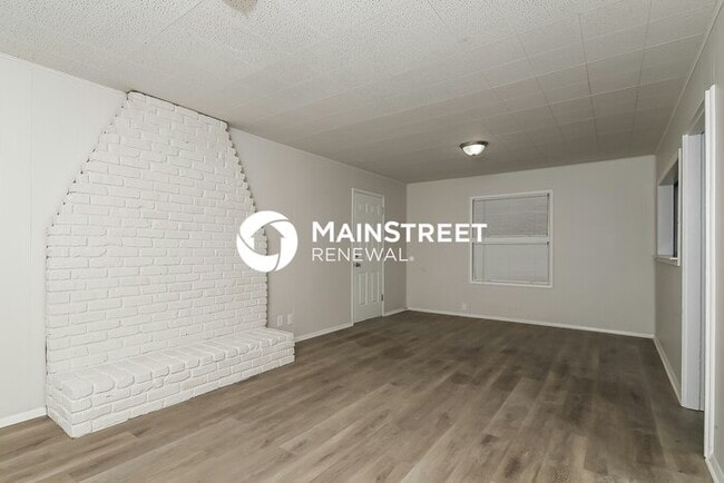 Building Photo - 3 Bedroom Pet-Friendly Home in Indianapolis, IN with Main Street Renewal