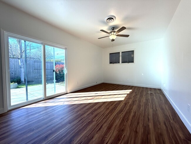 Building Photo - 5 Montclair Dr