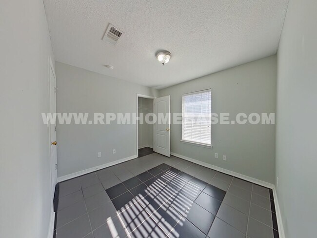 Building Photo - 5103 Terra Lake Cir