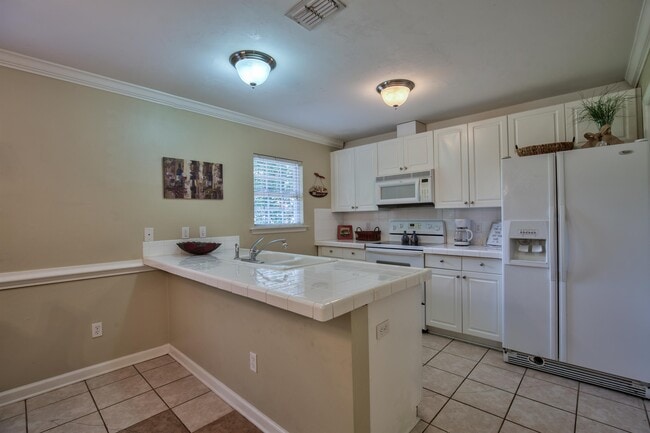 Building Photo - 108 Westminster Dr