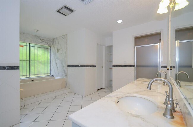 Building Photo - 11906 Pepperdine Ln