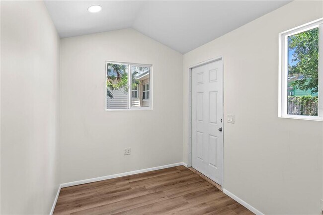 Building Photo - 1175 Highland Ct N