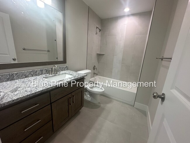Building Photo - 176 Hideout Dr