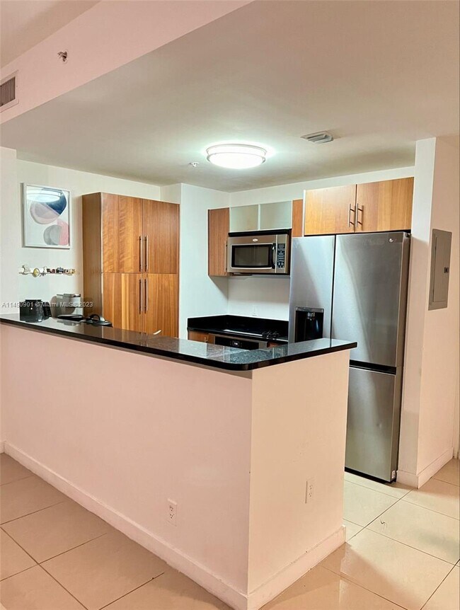 Building Photo - 300 S Biscayne Blvd