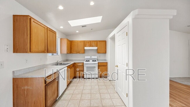 Building Photo - 6145 N Old McDonald Dr