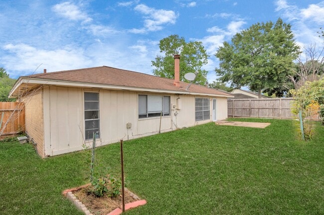 Building Photo - 13411 Splintered Oak Dr