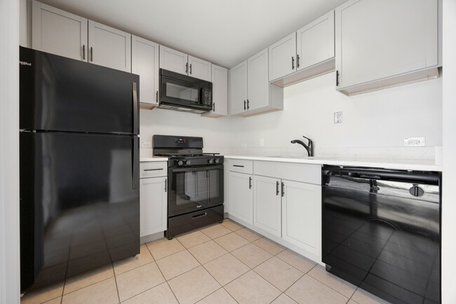 Building Photo - 21 N Park Blvd