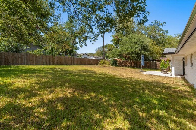 Building Photo - 1211 Sahara Ave