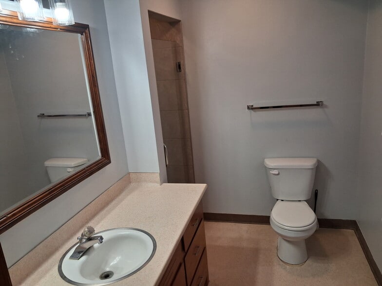 Master Bathroom - 1462 Ranch Rd