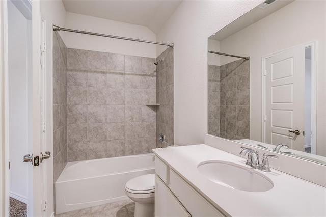 Building Photo - 2435 Klamath Dr