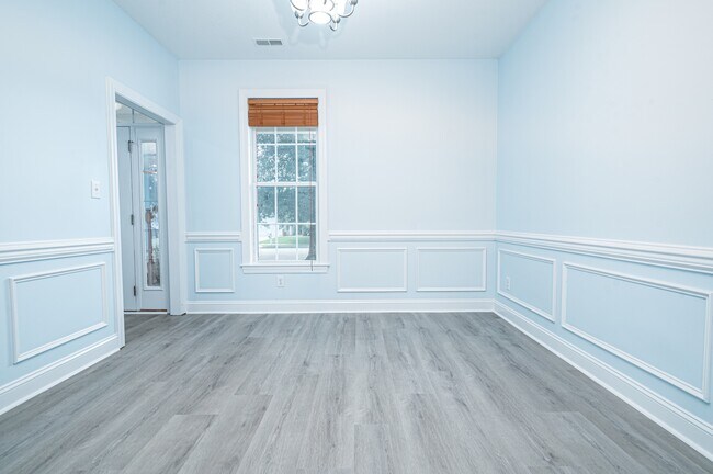 Building Photo - 2807 Walter Dr