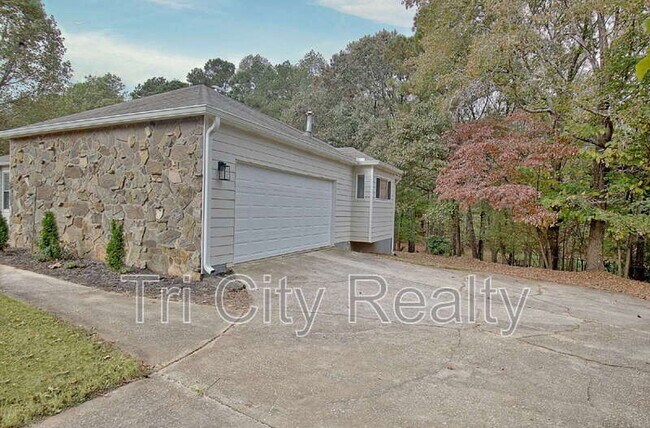 Building Photo - 150 Drennan Dr