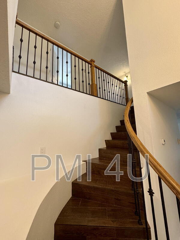 Building Photo - 10412 La Paz Dr