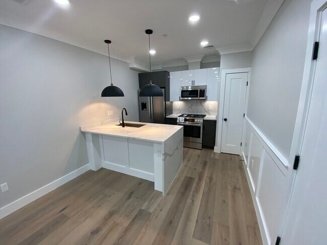 Building Photo - 300 Somerville Ave