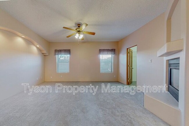 Building Photo - 7705 Rio Guadalupe Pl NE