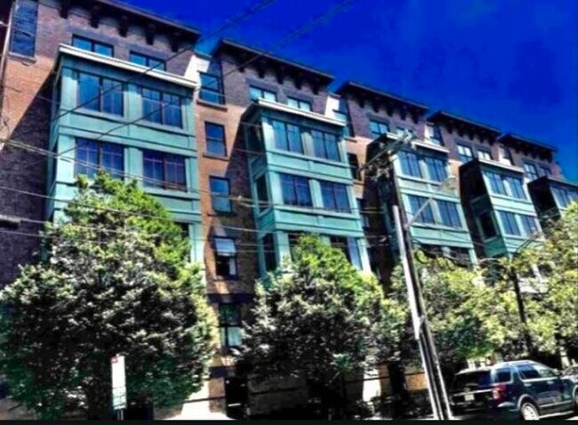 Building Photo - 1331 Grand St