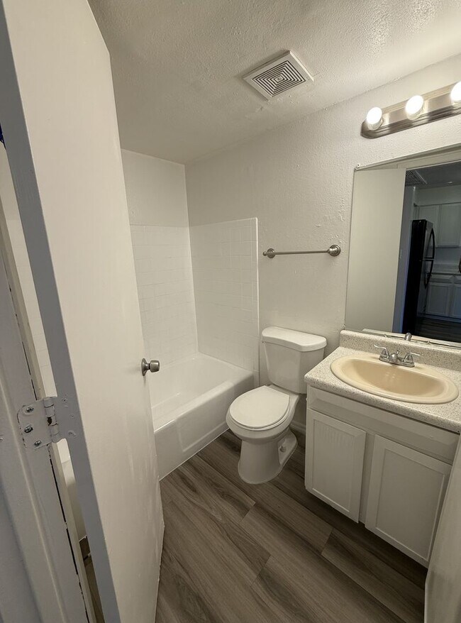Building Photo - 299.00 move in special