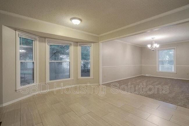 Building Photo - 405 SE Dales Ct